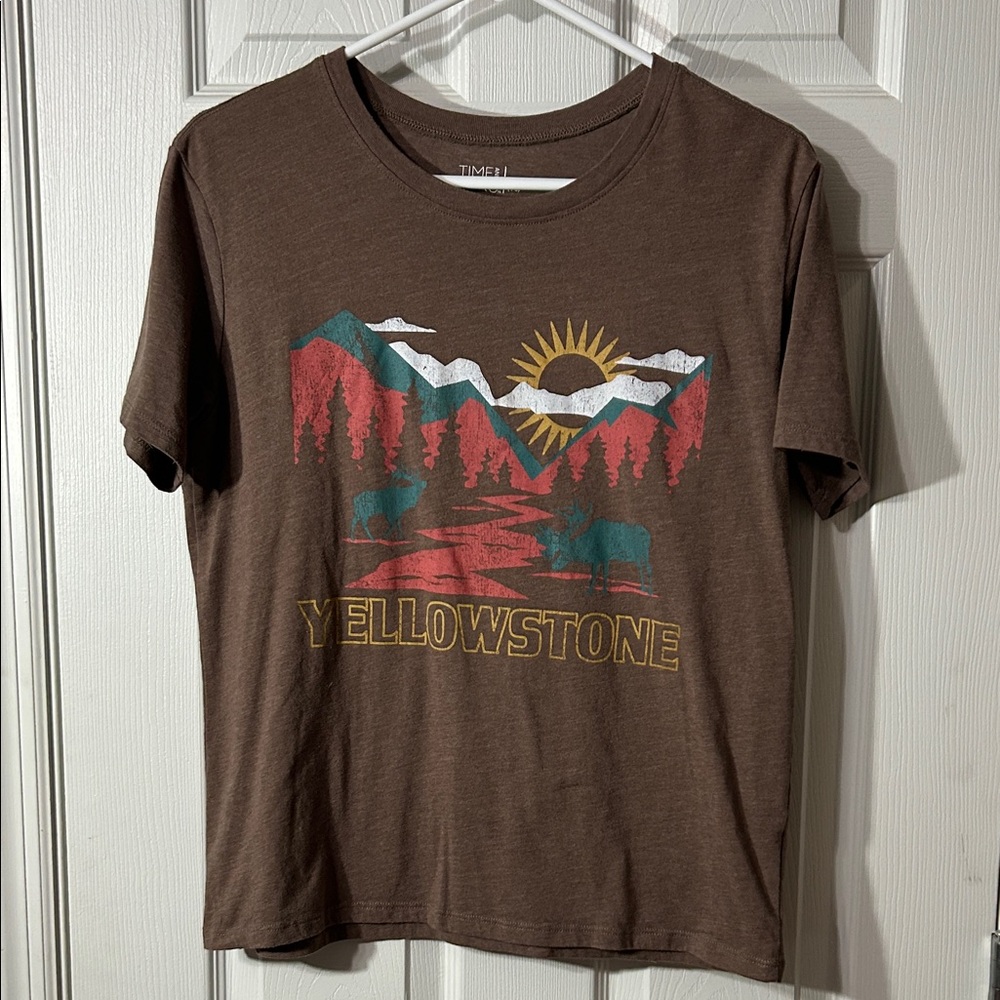 Time and Tru Brown Yellowstone Graphic Tee Women’s size Small